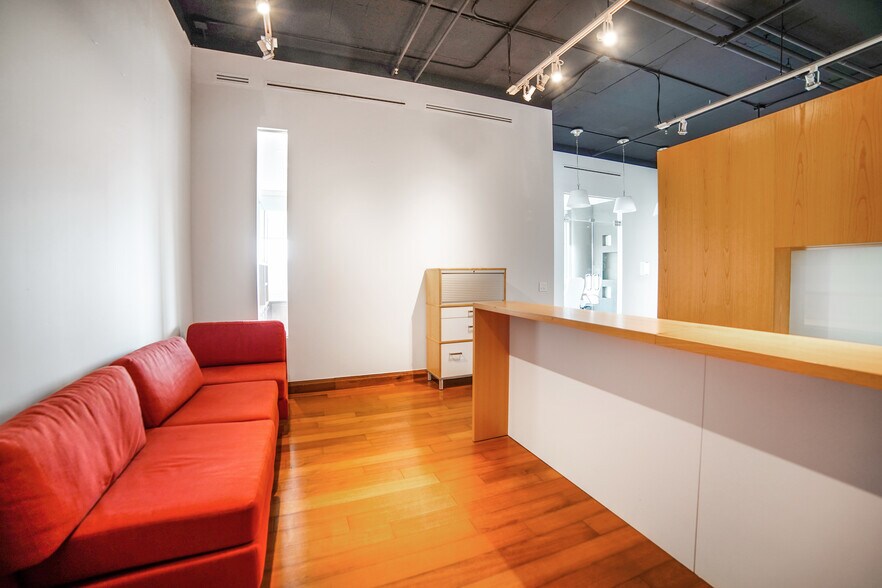 More Photos Of 20900 NE 30th Ave, Aventura Office Residential For Lease