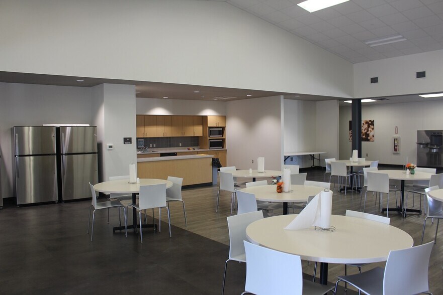 More Photos Of 5735 SW 7000, Andrews Industrial For Sale