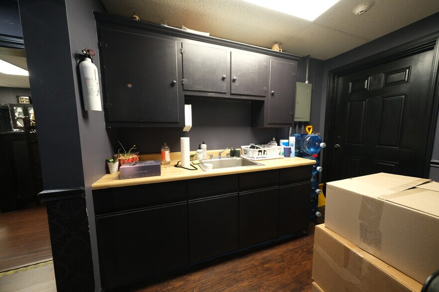 More Photos Of 506-512 Main St, Warren Storefront Retail Residential For Lease