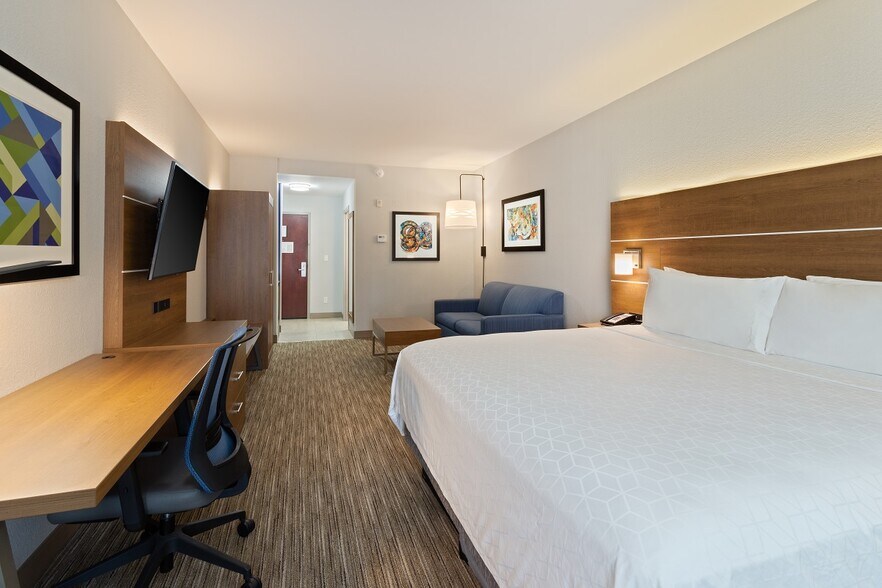 More Photos Of 53 Jefferson Rd, Jacksonville Hotel For Sale