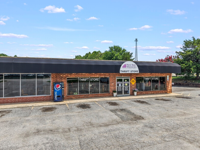 More Photos Of 945 NC Highway 66 S, Kernersville Storefront For Lease
