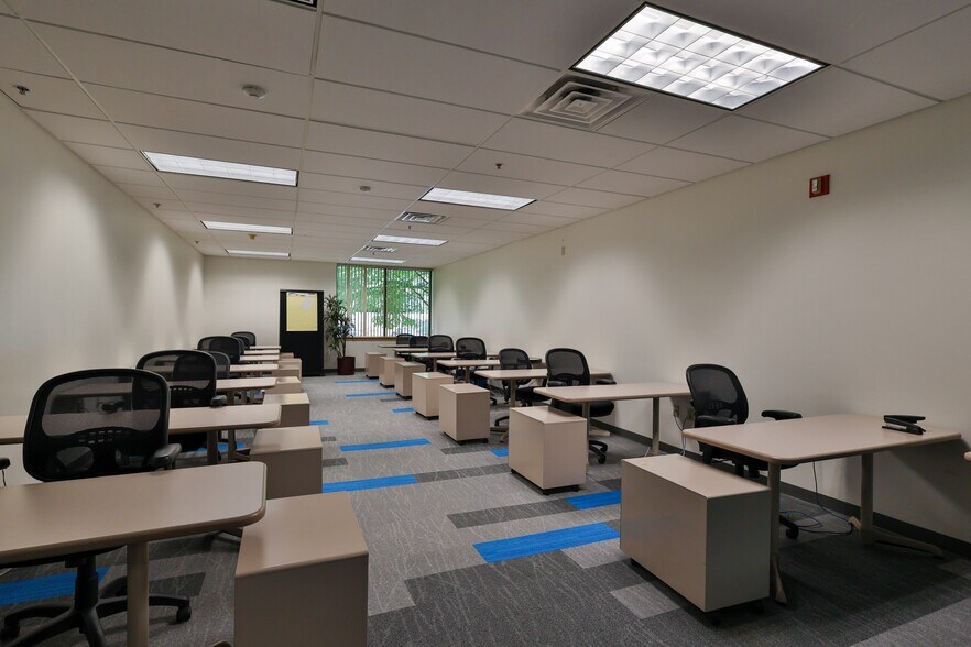 More Photos Of 1525 Valley Center Pky, Bethlehem Unknown For Lease