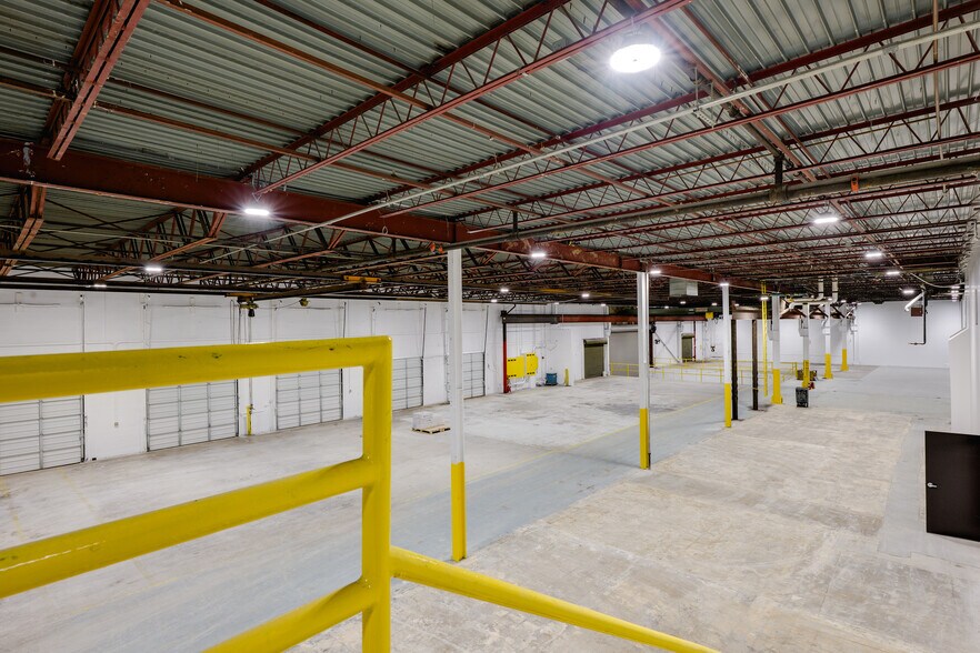 More Photos Of 11245 Indian Trl, Dallas Manufacturing For Lease