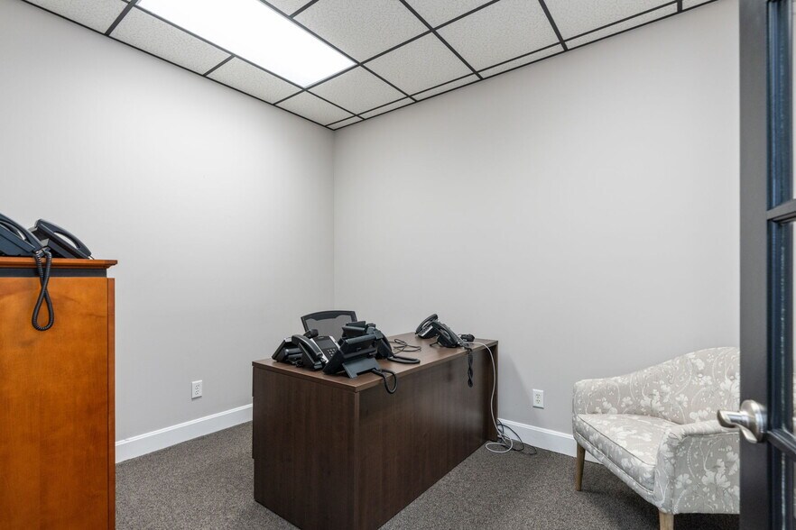 More Photos Of 3240 Office Pointe Pl, Louisville Office For Sale