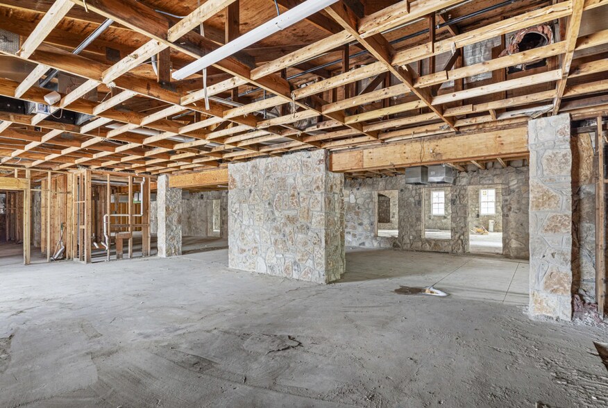 More Photos Of 24116 W Interstate 10, San Antonio General Retail For Sale