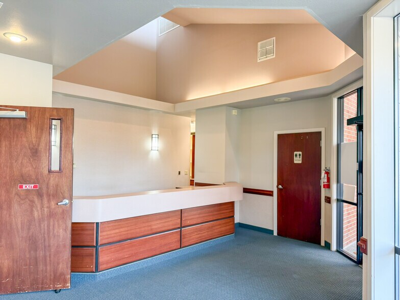 More Photos Of 910 S Scheuber Rd, Centralia Medical For Lease