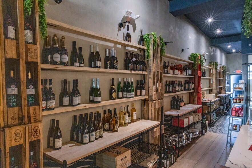 More Photos Of 2605-2617 N Miami Ave, Miami Freestanding For Lease