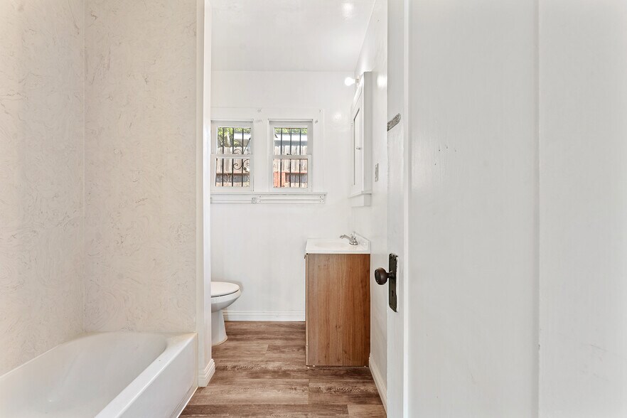 More Photos Of 272 S Burlington Ave, Los Angeles Apartments For Sale
