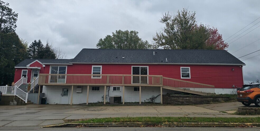 More Photos Of 711 W Montgomery St, Sparta Specialty For Sale