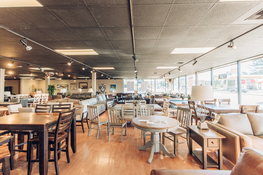 More Photos Of 11847 SW Pacific Hwy, Tigard Freestanding For Lease