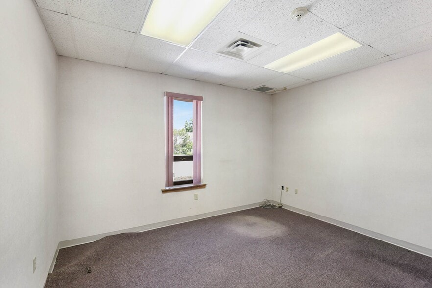More Photos Of 1 N Main St, Webster Bank For Sale
