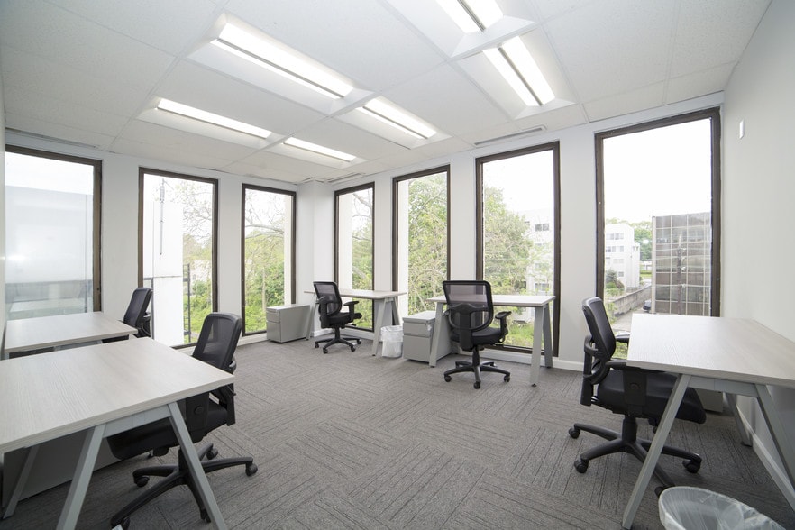 More Photos Of 185 Great Neck Rd, Great Neck Office For Lease