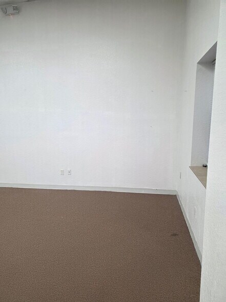 More Photos Of 20037 Kenilworth Blvd, Port Charlotte Industrial For Lease