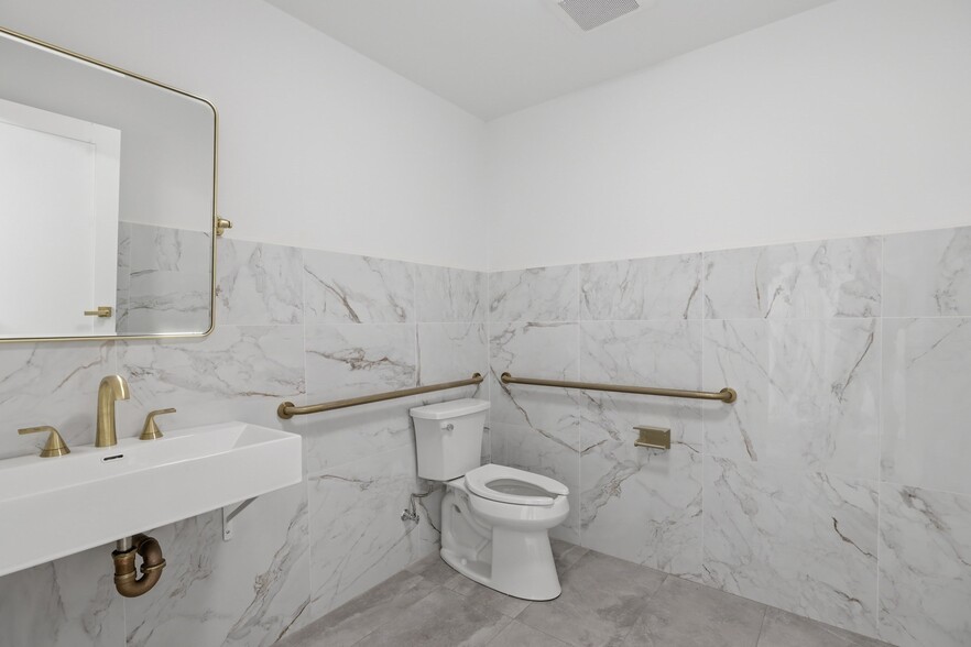 More Photos Of 649 Main St, Waltham Storefront For Sale