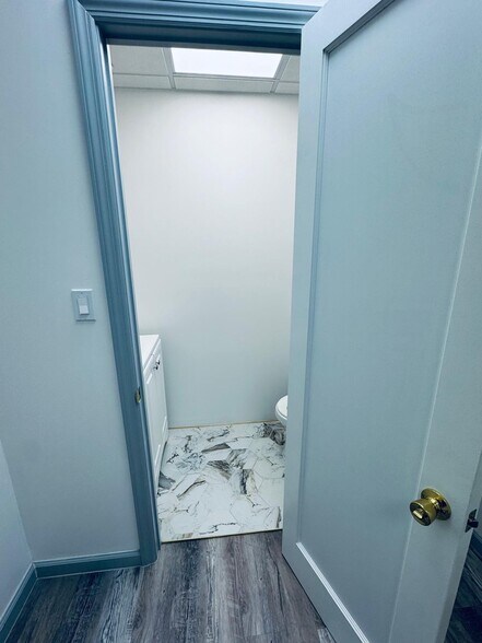 More Photos Of 4133 White Plains, Bronx Storefront Retail Office For Lease