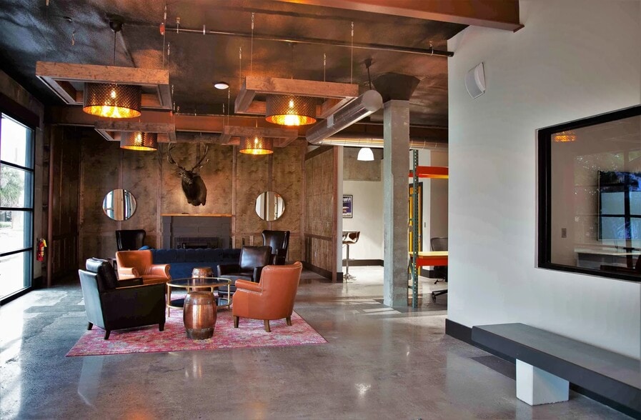 More Photos Of 332 Avenue B SW, Winter Haven Coworking Space