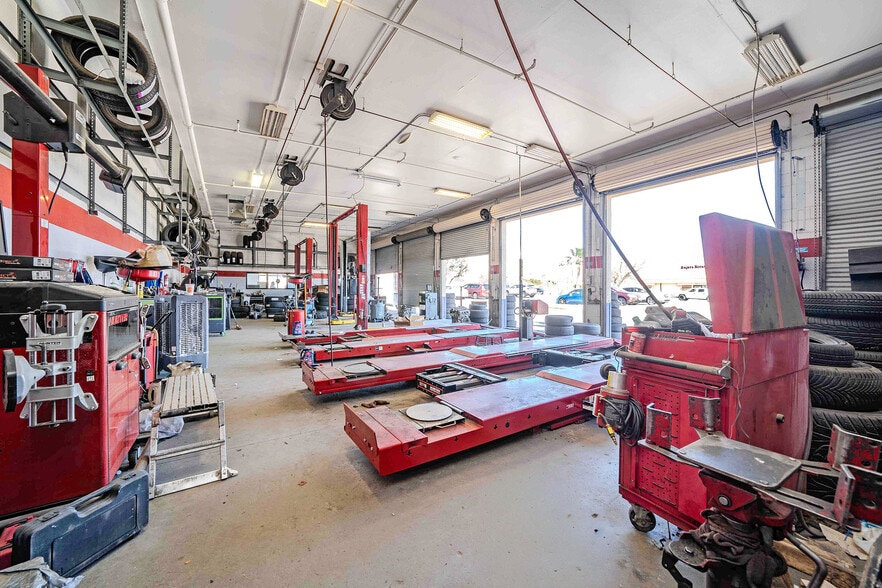 More Photos Of 14010 Palm Dr, Desert Hot Springs Auto Repair For Sale