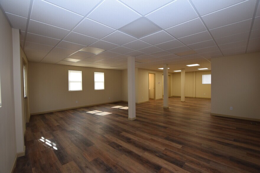 More Photos Of 604 E Main St, Saint Paris Office For Lease