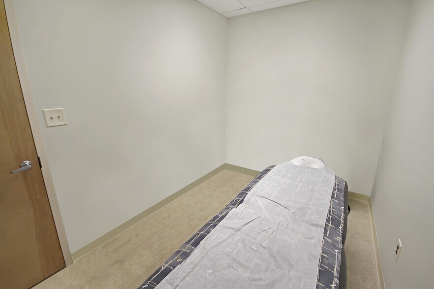 More Photos Of 561 Cranbury Rd, East Brunswick Medical For Sale