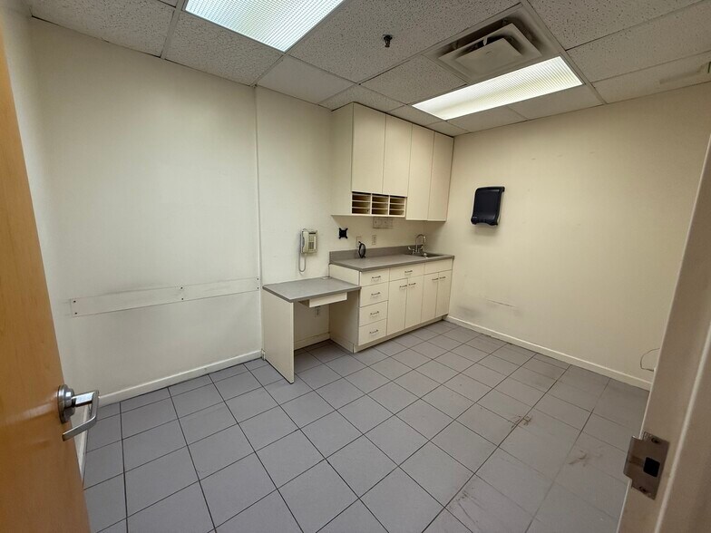 More Photos Of 133-47 Sanford Ave, Flushing Loft Creative Space For Sale