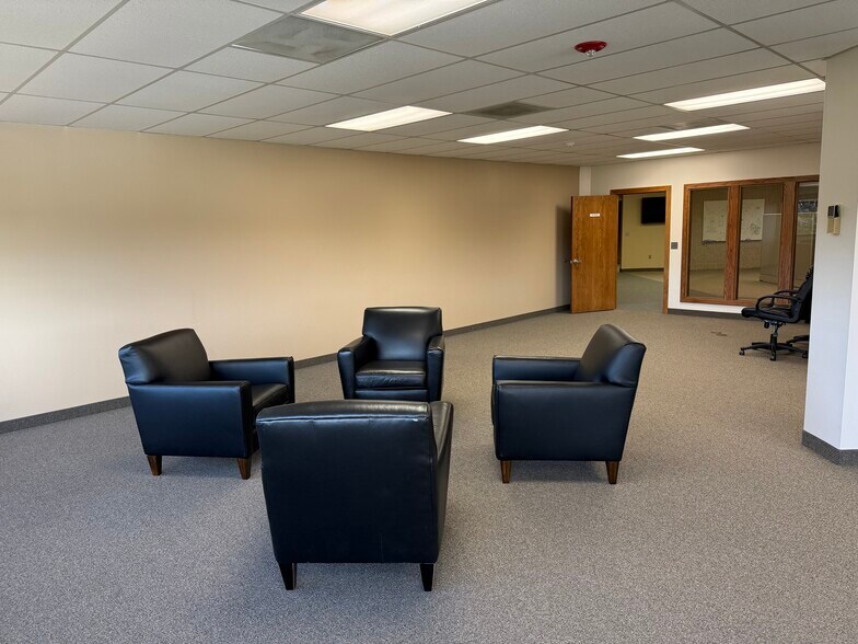 More Photos Of 186 County Road U, River Falls Office For Lease