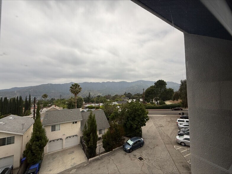 More Photos Of 2540 Foothill Blvd, La Crescenta Office For Lease