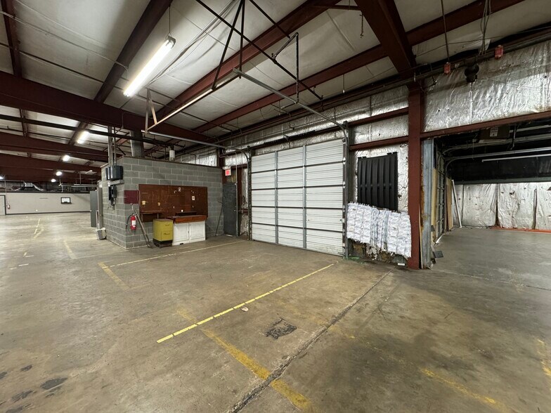 More Photos Of 1214 Dorris Ave, High Point Warehouse For Lease
