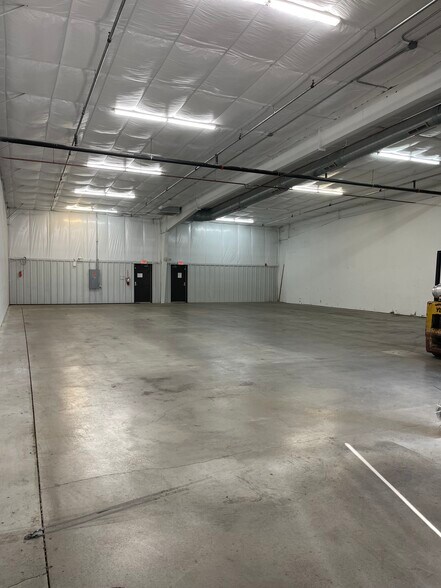 More Photos Of 1201-1221 NW Pamela Blvd, Grain Valley Warehouse For Lease