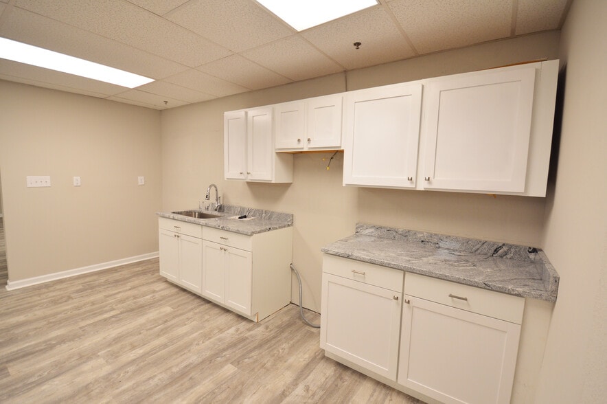 More Photos Of 130 Elk St, Lexington Manufacturing For Lease