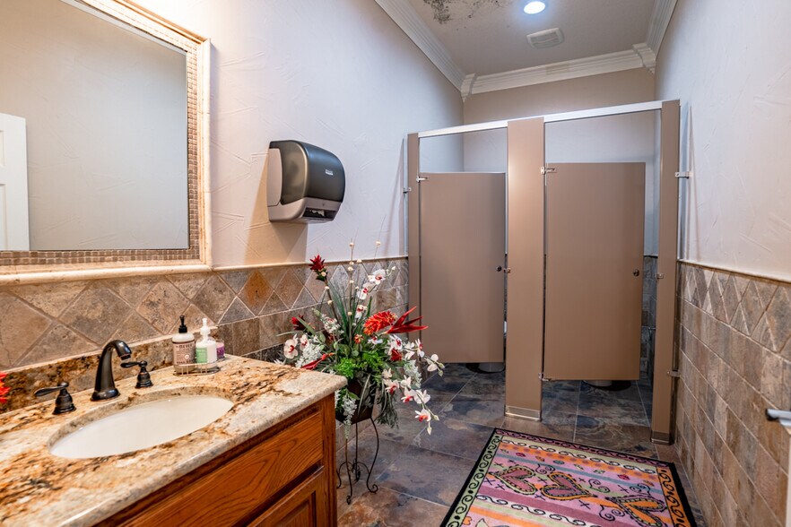 More Photos Of 8475 County Road 156, Kaufman Office For Sale