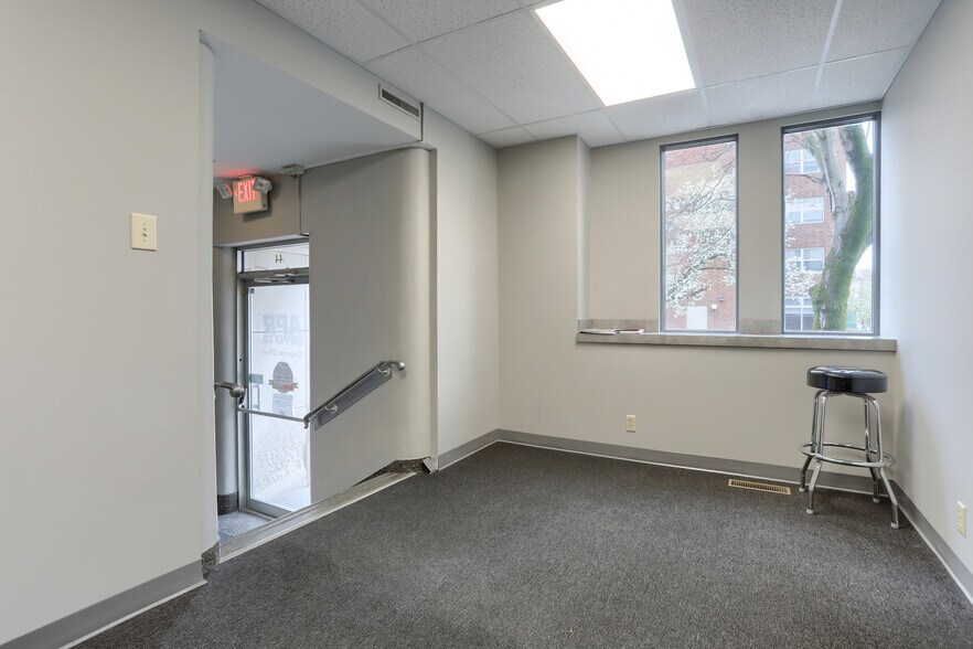 More Photos Of 44 N 8th St, Lebanon Office For Sale