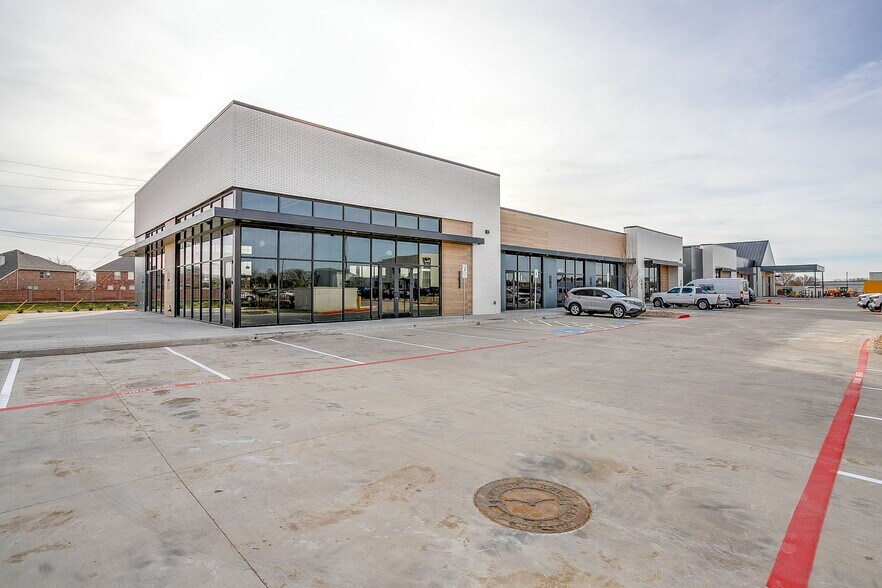 More Photos Of 9555 Harmon Rd, Fort Worth General Retail For Sale