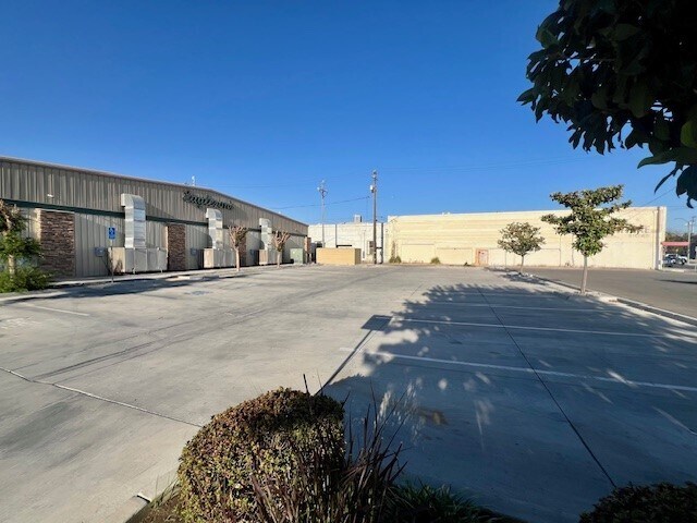 More Photos Of 1517 25th St, Bakersfield Auto Repair For Lease