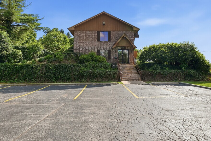More Photos Of 8265 S Archer Ave, Willow Springs Medical For Lease
