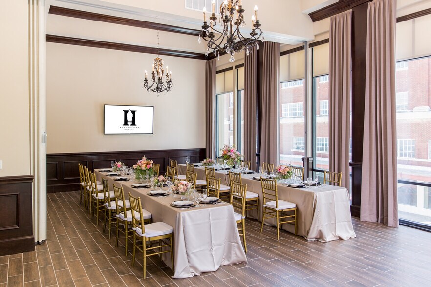 More Photos Of 724 Austin Ave, Waco Restaurant For Sale