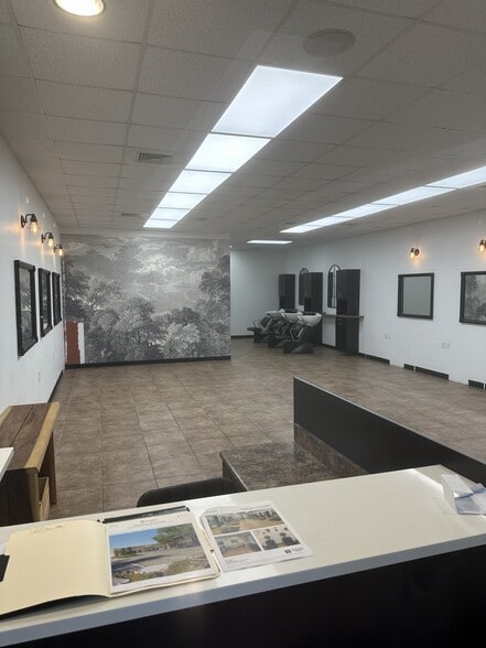 More Photos Of 136 N Orchard St, Ormond Beach General Retail For Lease
