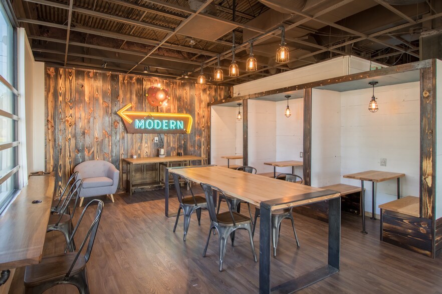 More Photos Of 1000 E 51st St, Austin Unknown For Lease