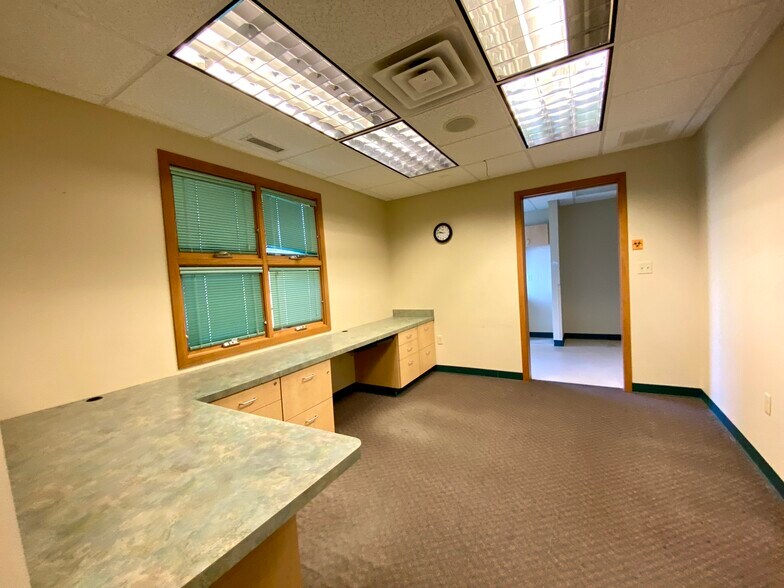 More Photos Of 808 Lincolnway, Valparaiso Healthcare For Lease