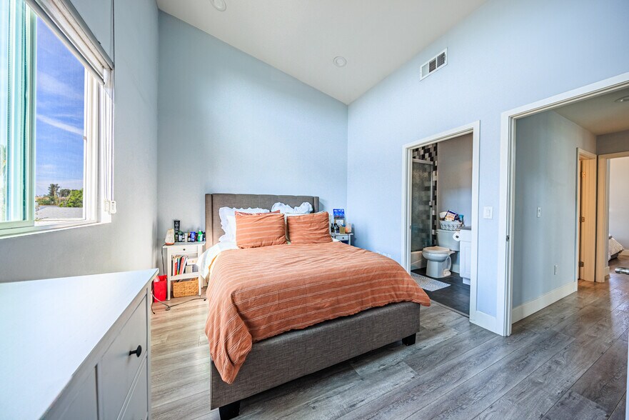 More Photos Of 5743 Case Ave, North Hollywood Apartments For Sale