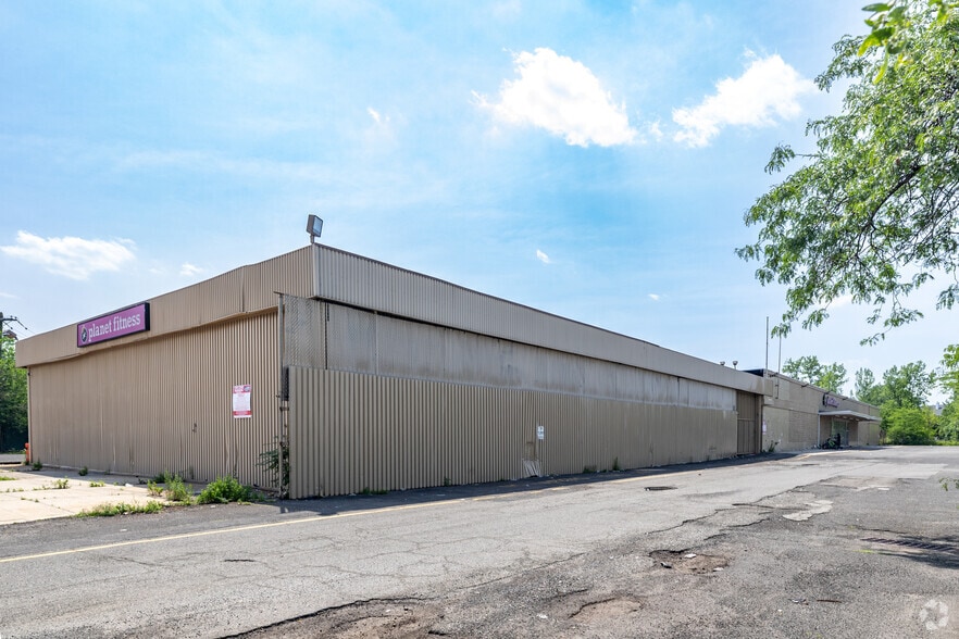 More Photos Of 321 Rt-440, Jersey City Freestanding For Lease