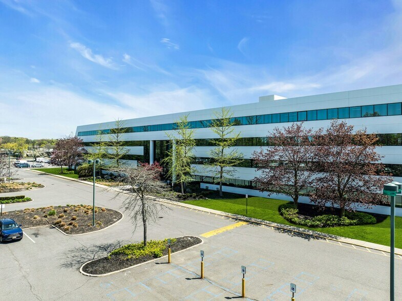 More Photos Of 1000 Woodbury Rd, Woodbury Office For Lease