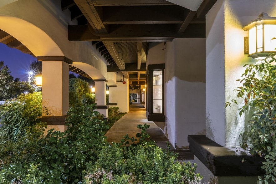 More Photos Of 25550 Hawthorne Blvd, Torrance Medical For Lease