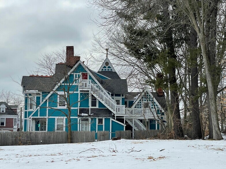 More Photos Of 36 Bellevue Ave, Bristol Apartments For Sale