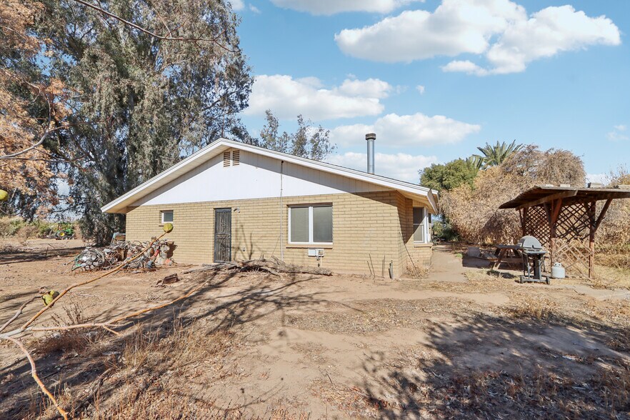 More Photos Of 15901 W Northern Ave, Litchfield Park General Retail For Sale