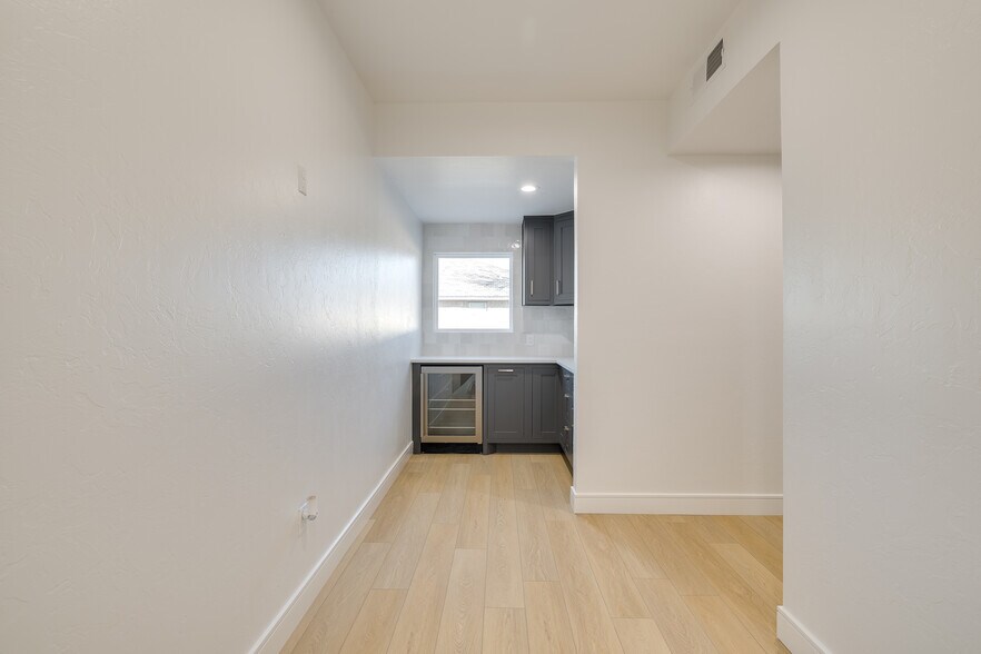 More Photos Of 9416 N Nichols Rd, The Village Office For Lease