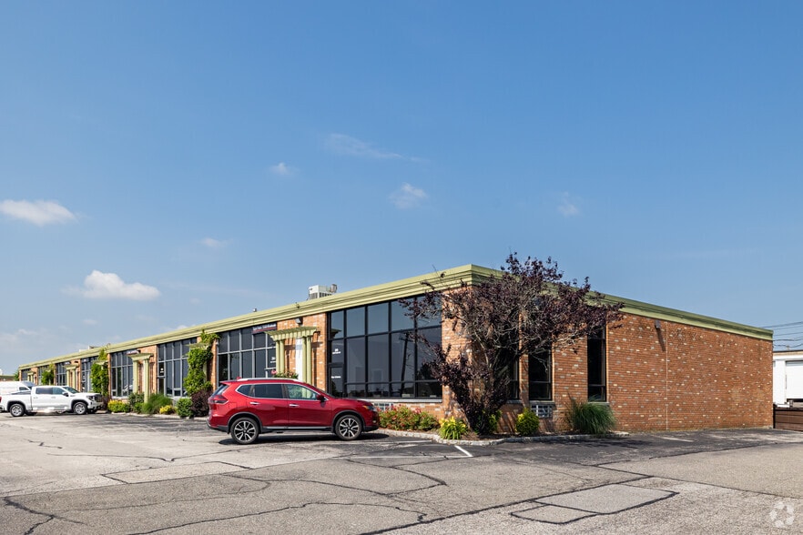 More Photos Of 260-286 Newtown Rd, Plainview Warehouse For Lease