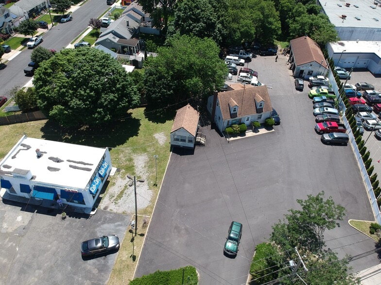 More Photos Of , Lindenhurst General Retail For Sale