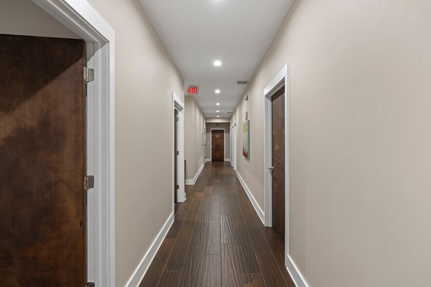 More Photos Of 9518 Tioga Dr, San Antonio Office For Sale