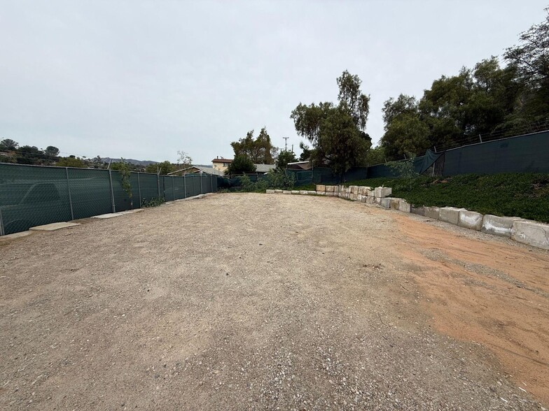 More Photos Of 8755 Winter Gardens Blvd, Lakeside Contractor Storage Yard For Lease