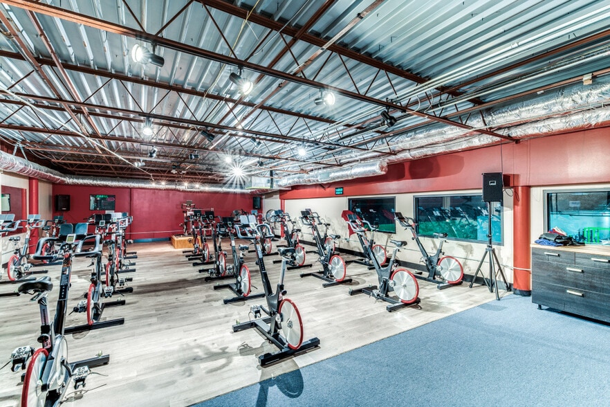 More Photos Of 1000 E Main St, Midlothian Supermarket For Lease